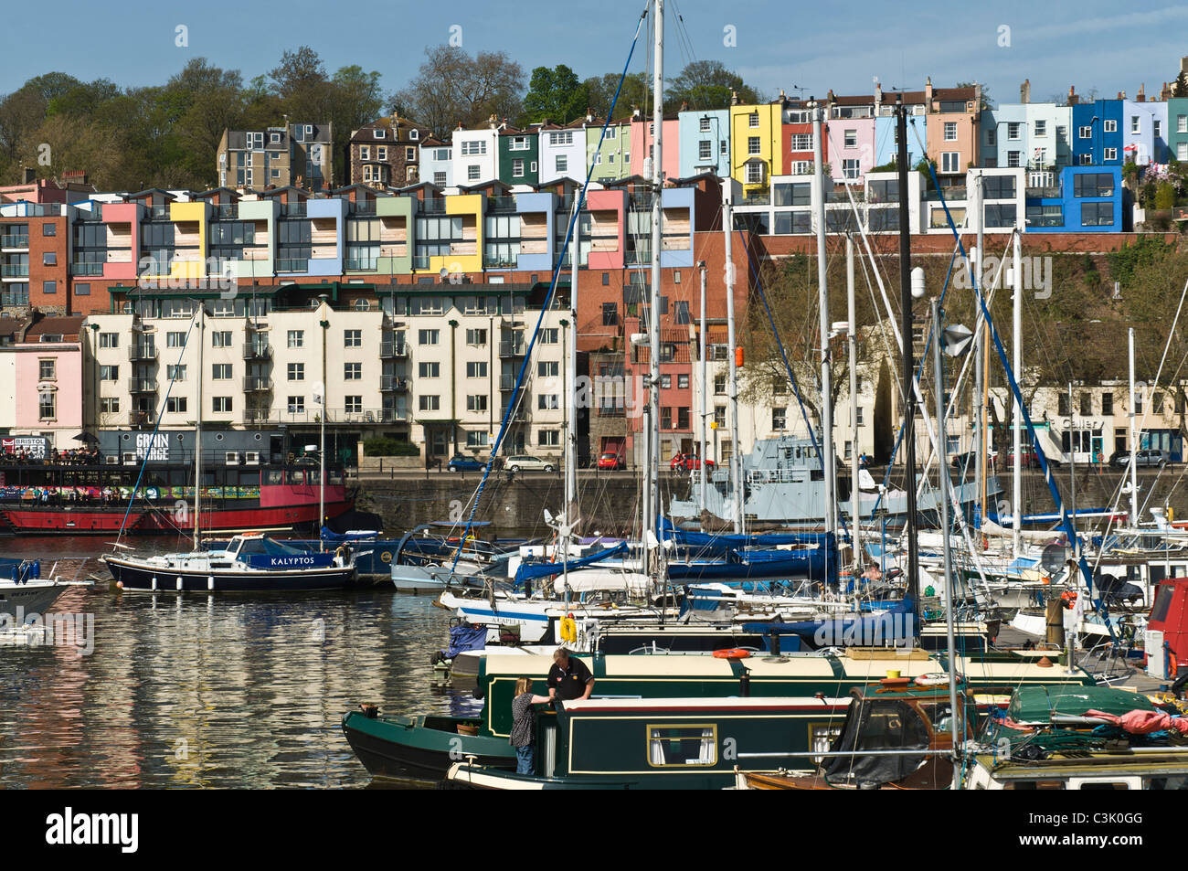 Les quais de condensats chauds dh Bristol BRISTOL Bristol City Docks du Port Marina Bateaux flottants barges amarrées à uk Banque D'Images