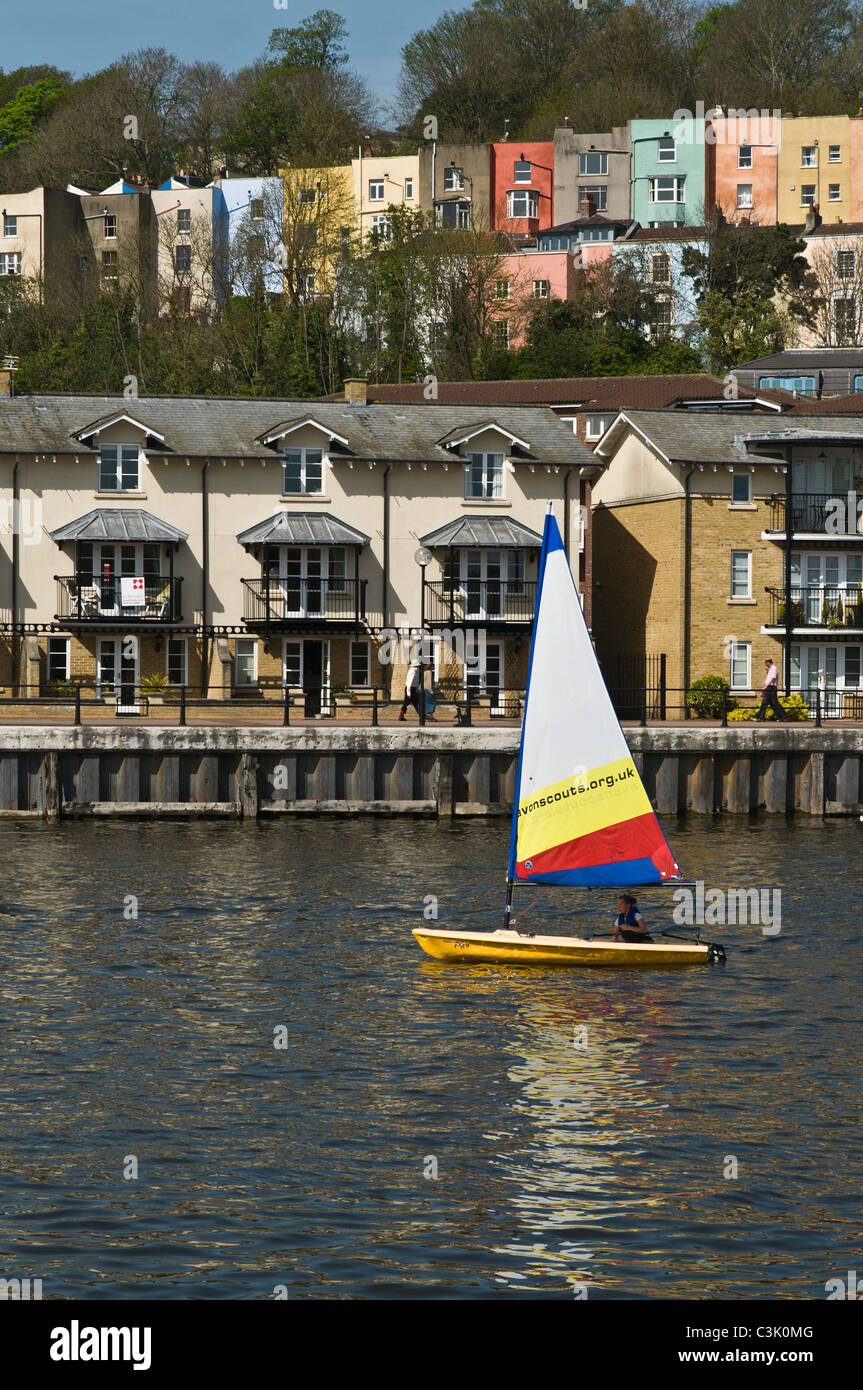 Les quais de condensats chauds dh Bristol BRISTOL Bristol City port flottant quais voilier Bateau à quai maisons Banque D'Images