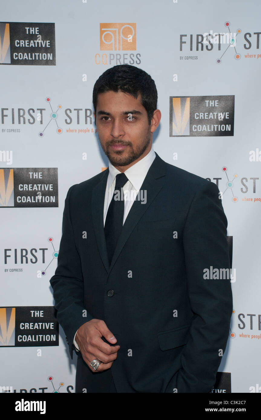 Wilmer Valderrama arrive pour une réception après un Creative Coalition boot camp avec les dirigeants et les journalistes de Capitol Hill à Art Banque D'Images