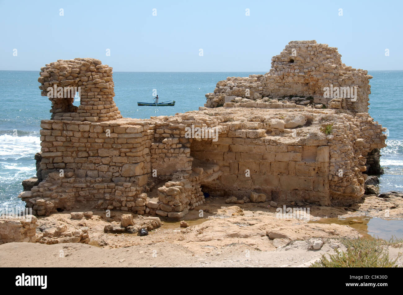 Ruine sur la plage, Mahdia, Tunisie, Afrique Banque D'Images