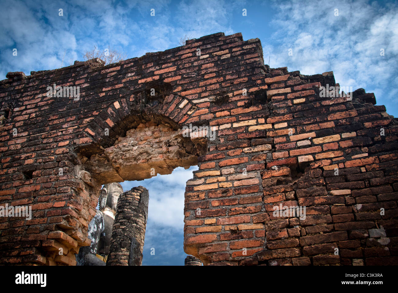 Ruines du Wat Piawat sont tout ce qui reste de ce qui a été construit en 1564 et bombardée dans les années 1960 Banque D'Images