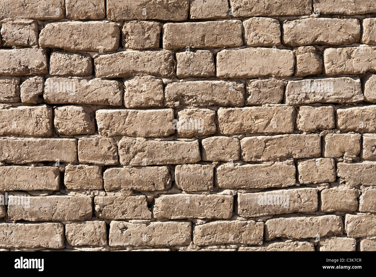 Detail close up d'un espace de mur de brique de boue montrant neuf cours, l'Égypte, l'Afrique Banque D'Images