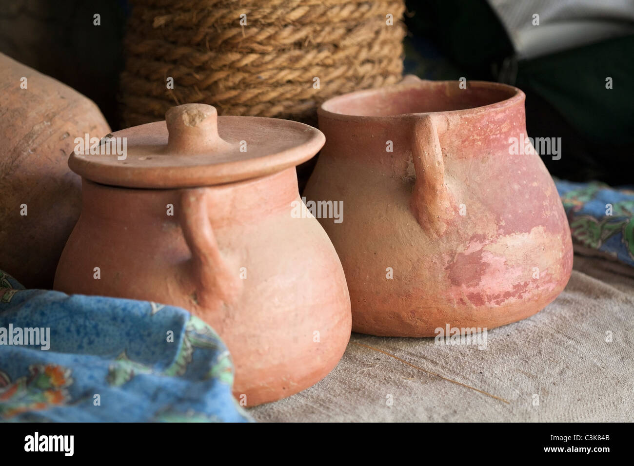 Les pots non vitrés et cuire ware en Haute Egypte Louxor Banque D'Images