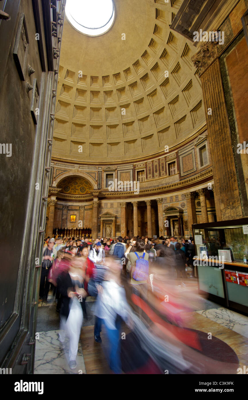 Les touristes Panthéon Banque D'Images