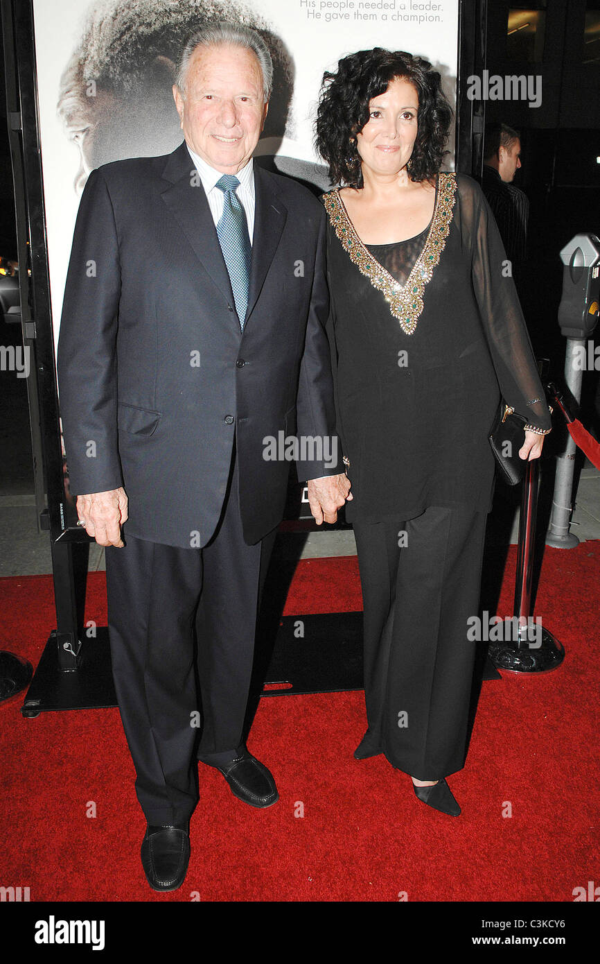 Mace Neufeld et Diane Conn Le Los Angeles premiere de 'Invictus' organisée à l'Académie Theatre Los Angeles, Californie - Banque D'Images