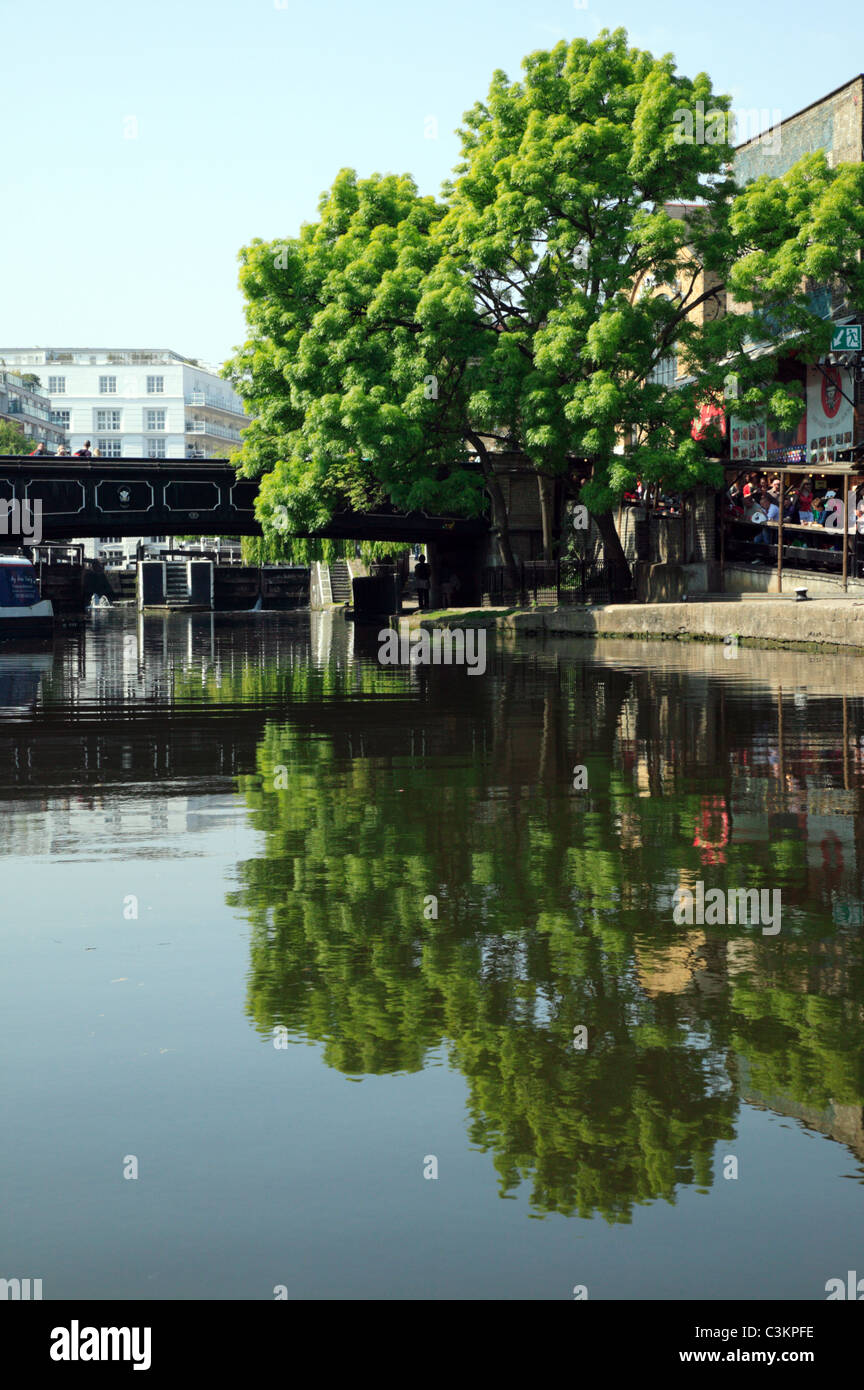 Avis de Hawley Lock à Hampstead Road vers serrures, Regent's Canal, Londres Banque D'Images