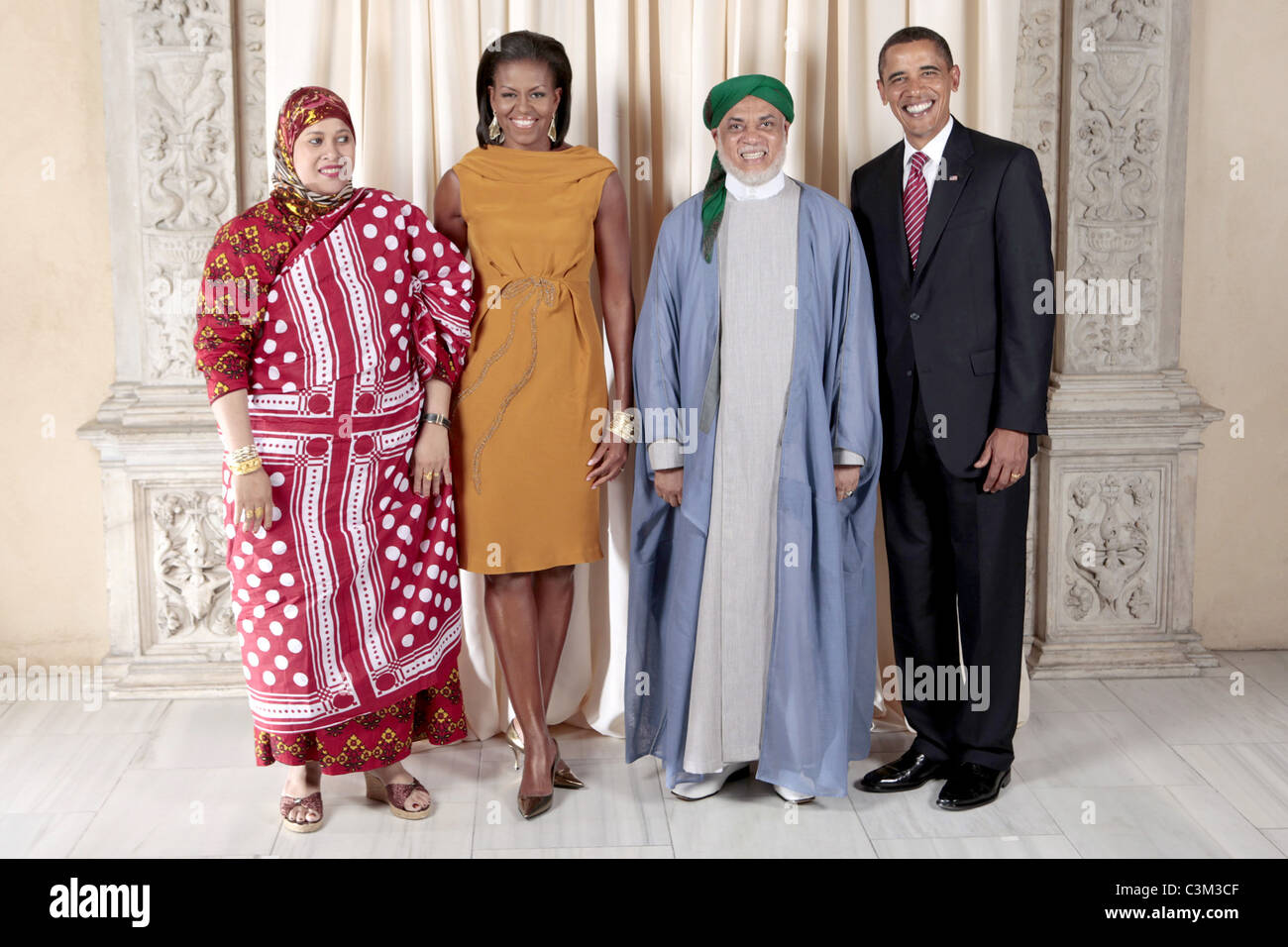La Première Dame Michelle Obama et le président Barack Obama posent avec  S.E. Ahmed Abdallah Mohamed Sambi Président de l'Union européenne de la  Photo Stock - Alamy