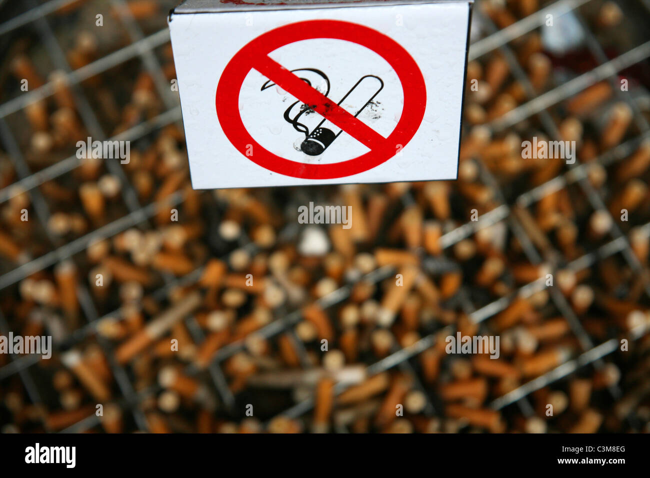 Il est interdit de fumer dans les lieux publi en Hollande Banque D'Images