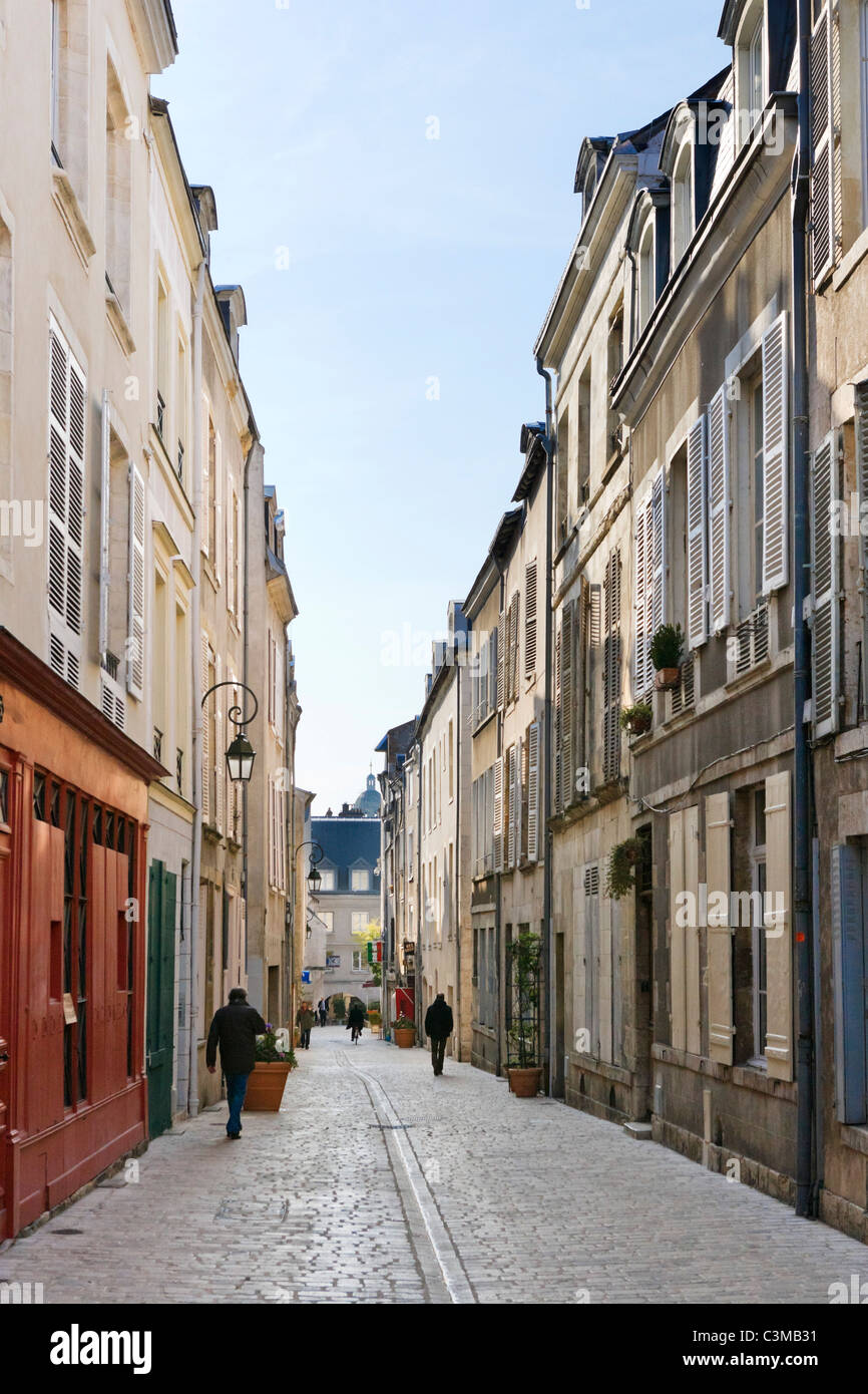 Rue typique dans le centre de la vieille ville historique, Orléans, France Banque D'Images