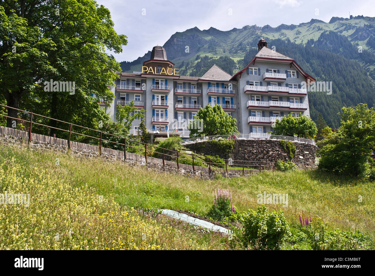 Le Palace Hotel dans le village de Wengen, dans l'Oberland bernois Suisse en été Banque D'Images