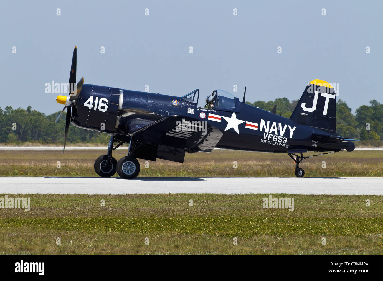 Un vétéran de la Marine US Chance Vought Corsair de la chasse à la charge du transporteur USS Boxer Banque D'Images