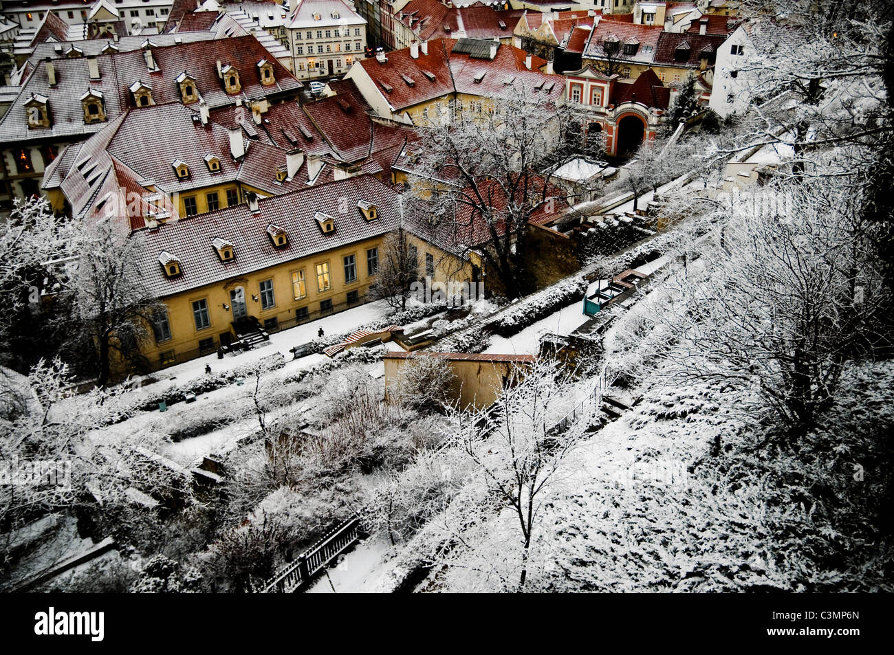 Snowy city paysage de Prague en hiver. Banque D'Images