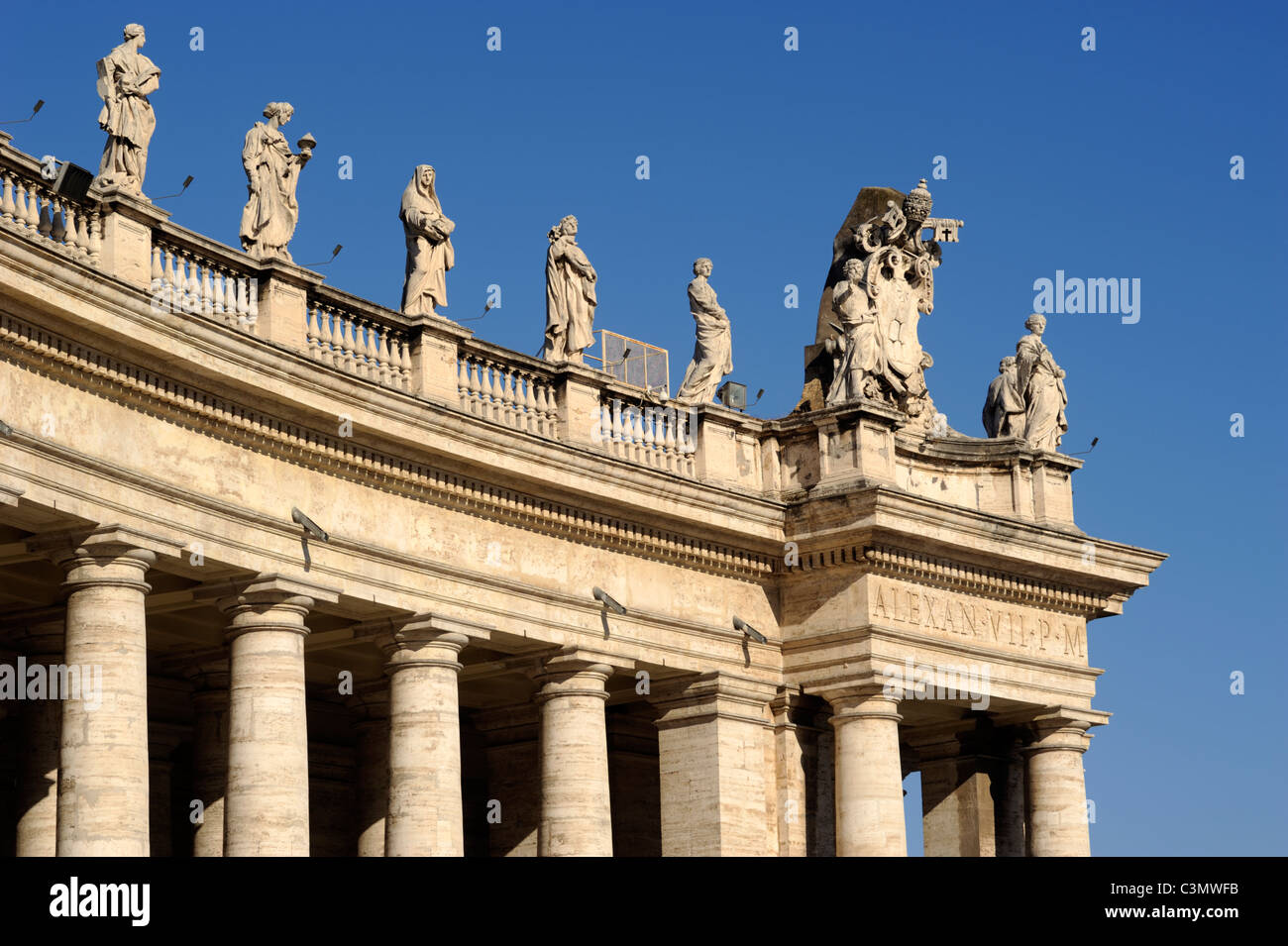 Italie, Rome, place Saint-Pierre, colonnade du Bernin, statues Banque D'Images