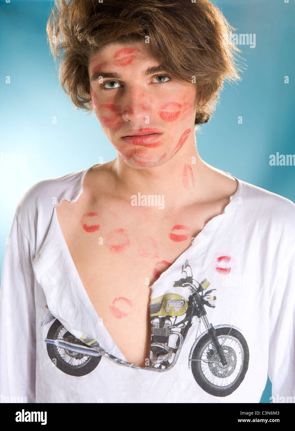 Jeune homme portrait,attaque kiss Banque D'Images