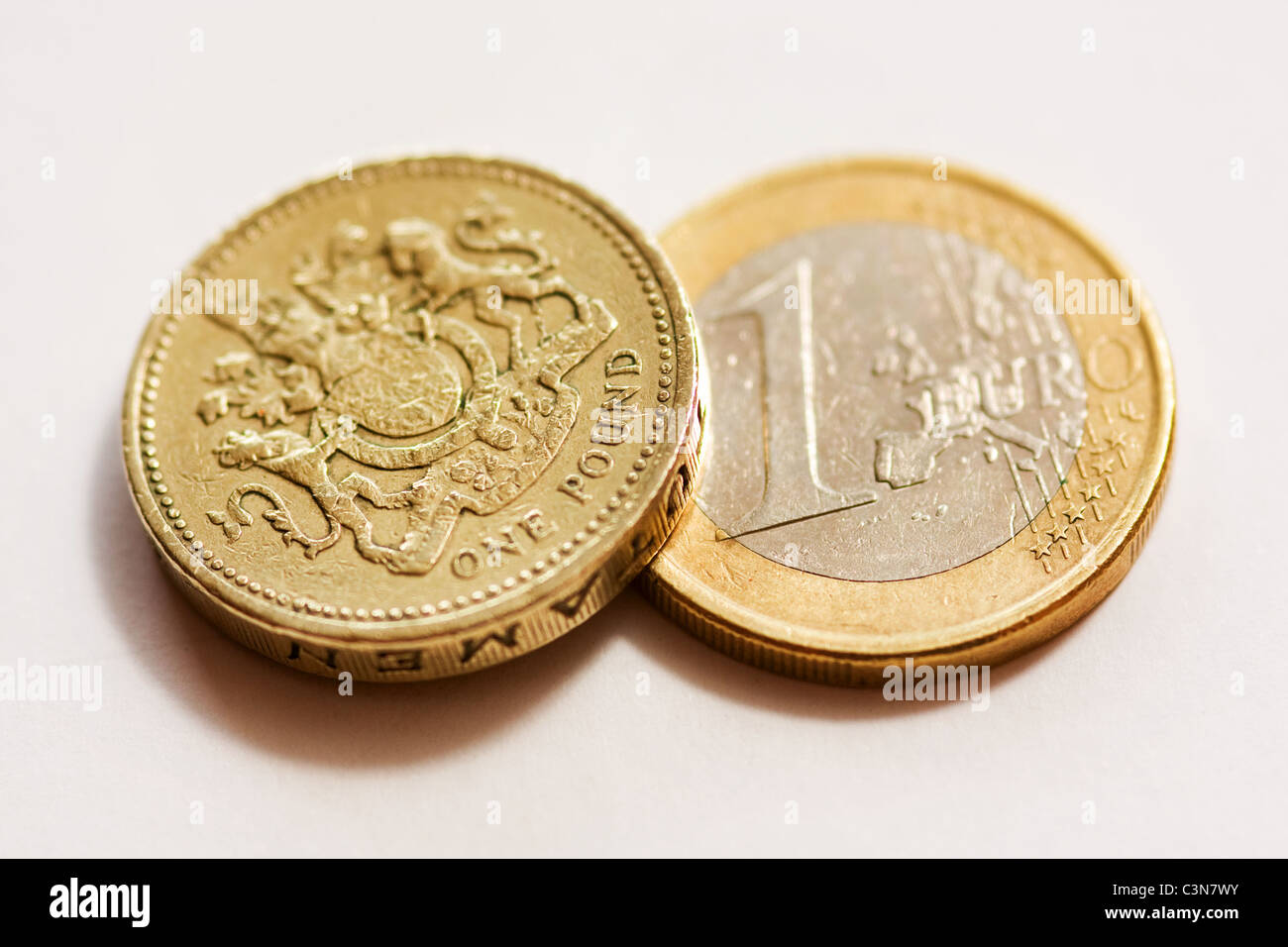 One pound or one euro Banque de photographies et d'images à haute  résolution - Alamy