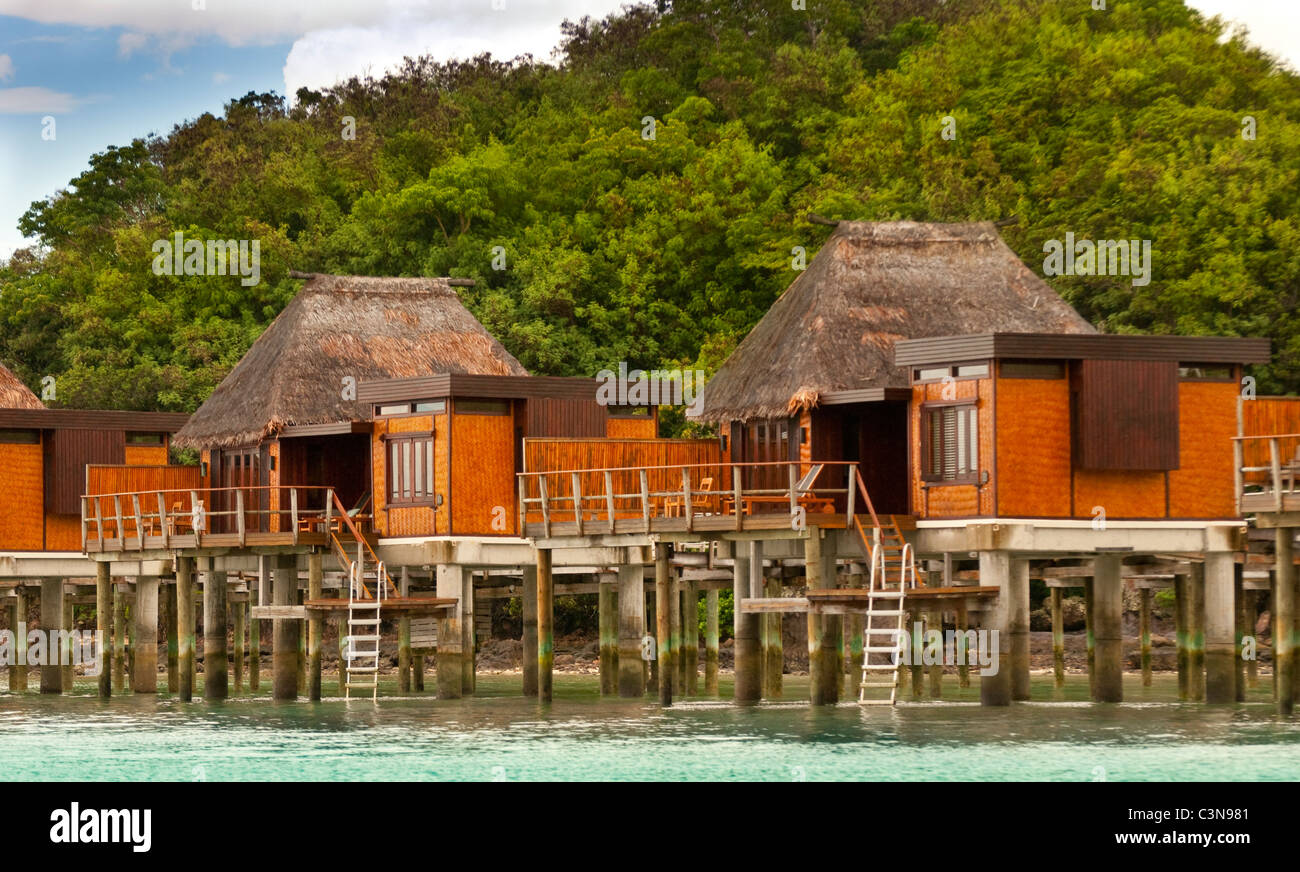 Likuliku Lagoon Resort, à Bures sur pilotis de villégiature cinq étoiles, Balaclava, Mamanucas, Fidji Banque D'Images