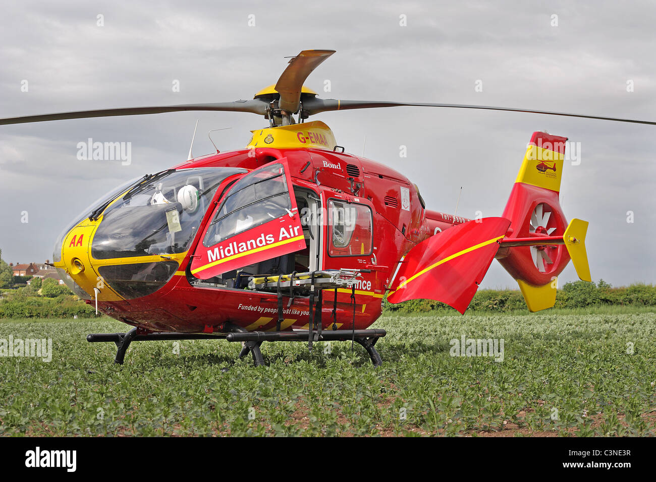 Air Ambulance assister à une scène Banque D'Images