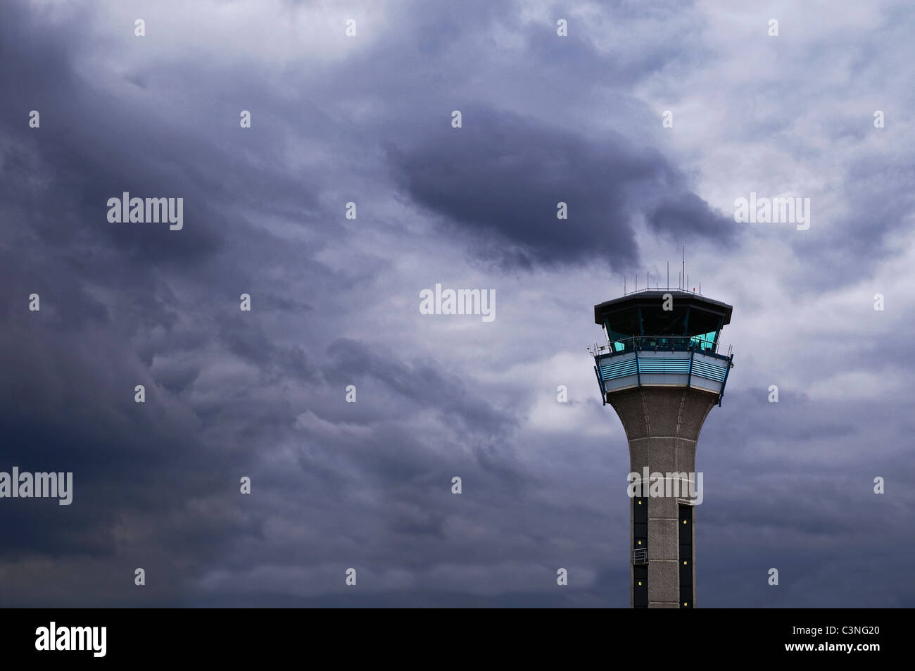 Tour de contrôle à l'aéroport de Londres Luton, Royaume-Uni. Banque D'Images