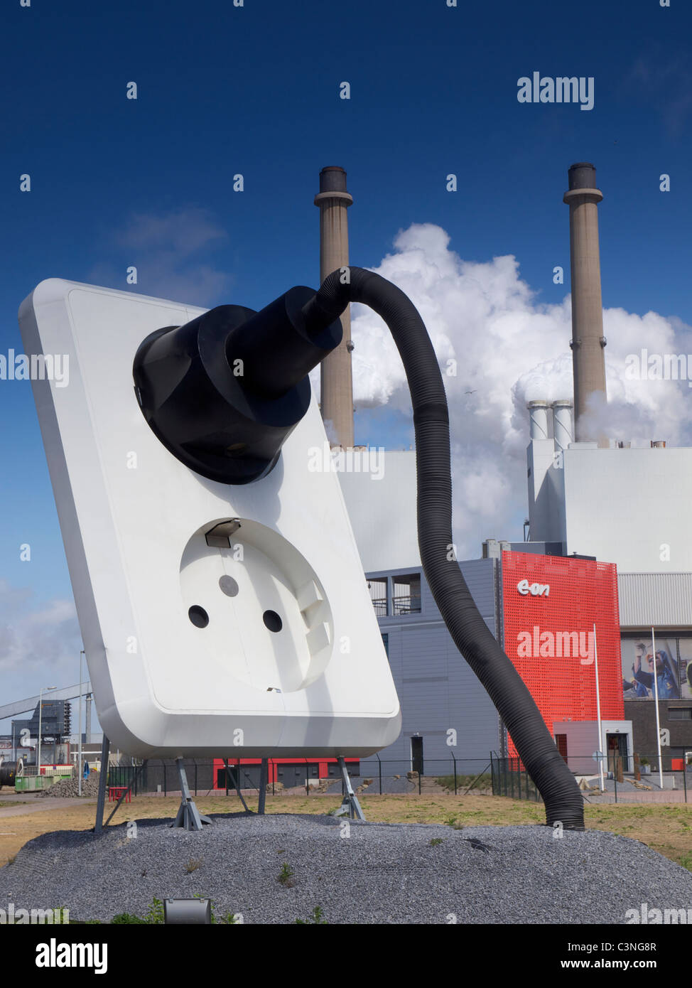 Énorme de l'électricité prise murale et branchez en face d'E-on, centrale de Maasvlakte, Rotterdam, Pays-Bas Banque D'Images