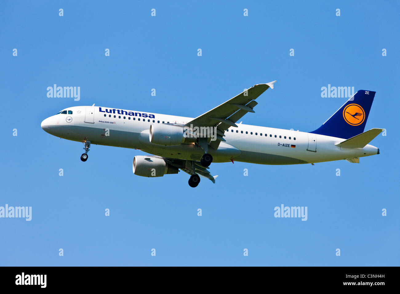 Lufthansa vol ( ) Airbus A320-200 landing Banque D'Images