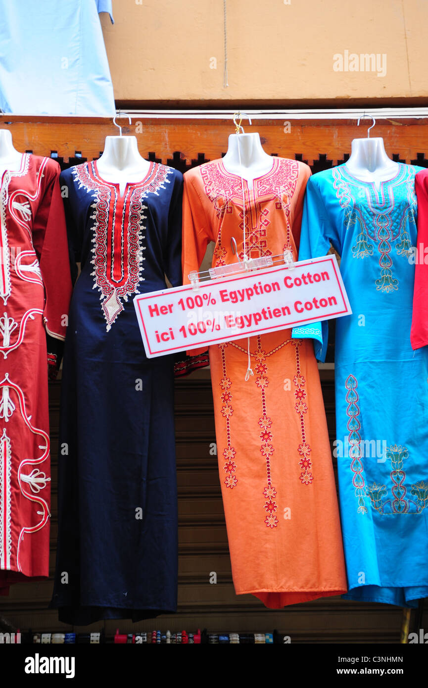 100 % coton égyptien Égypte vêtements robe double costumes bilingue langues Banque D'Images