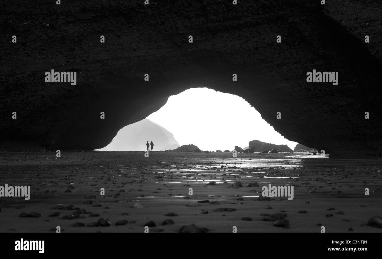 En vertu de l'arch rock formation au Maroc Banque D'Images