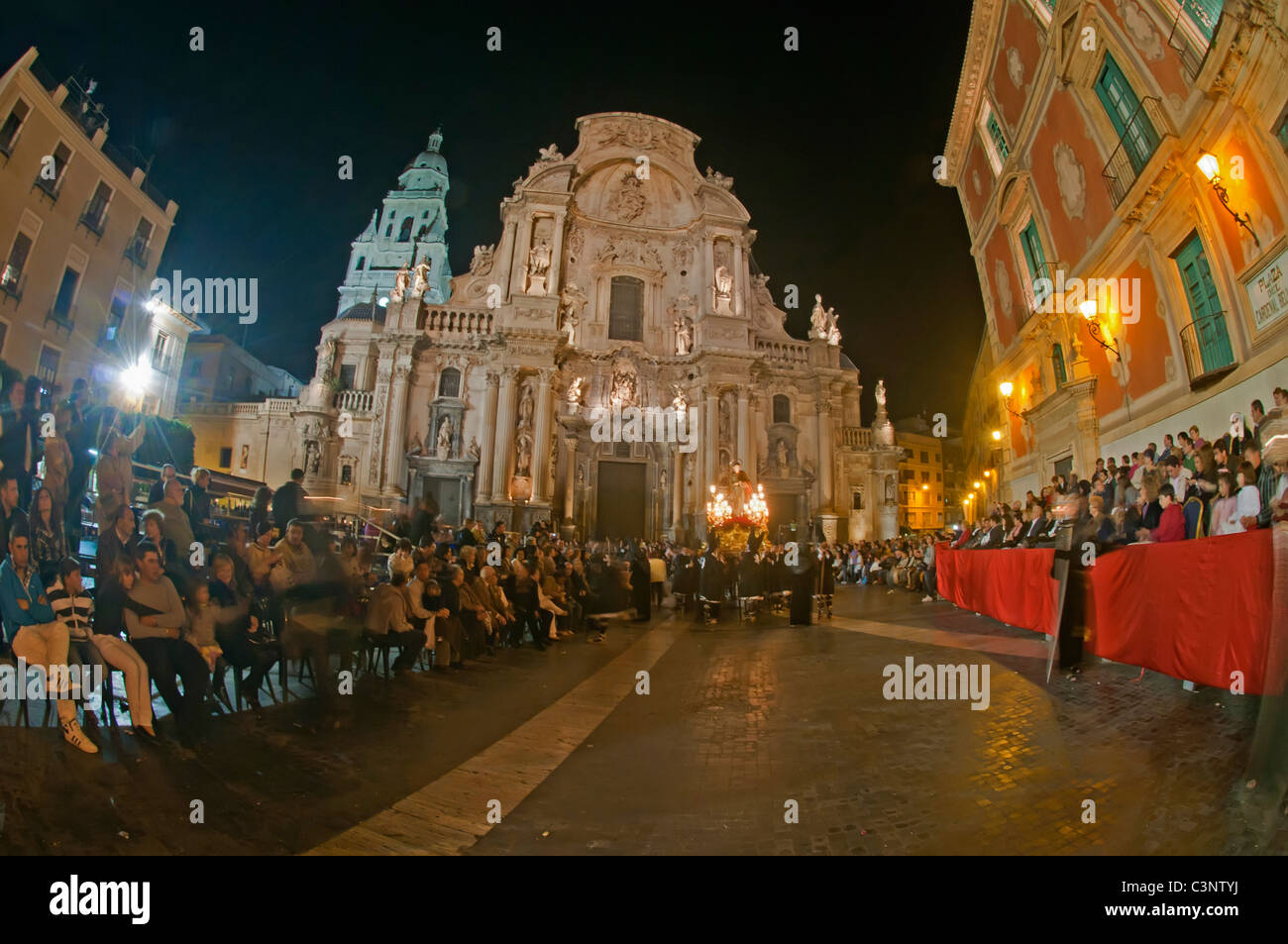 Soirée le Vendredi saint ou le Vendredi saint, Pâques procession dans les rues de la ville de Murcia, Espagne, Europe du sud-est Banque D'Images