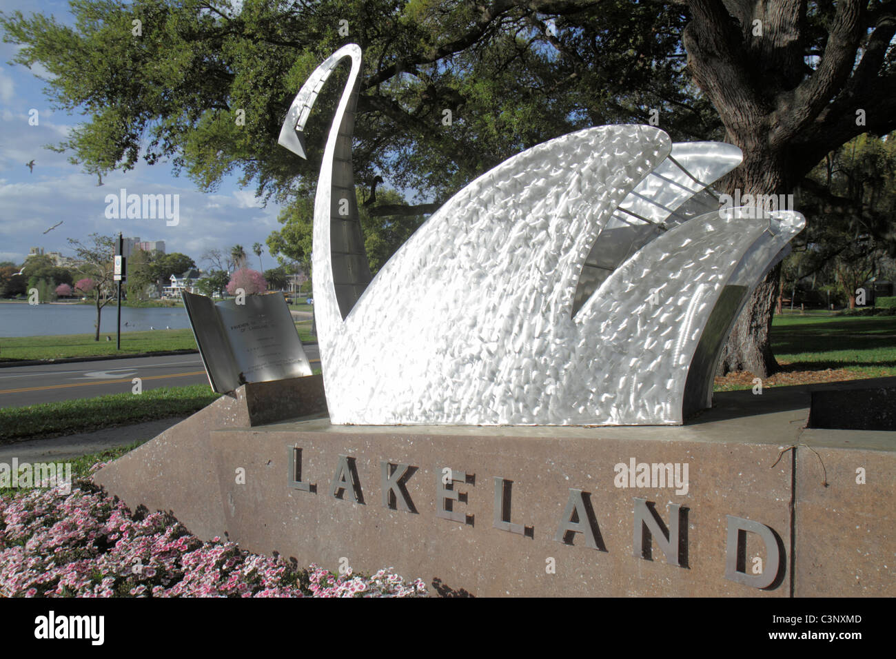Lakeland Florida,Lake Morton,sculpture,Reading Swan,art public, les visiteurs voyage visite touristique touristique sites touristiques culture cultu Banque D'Images