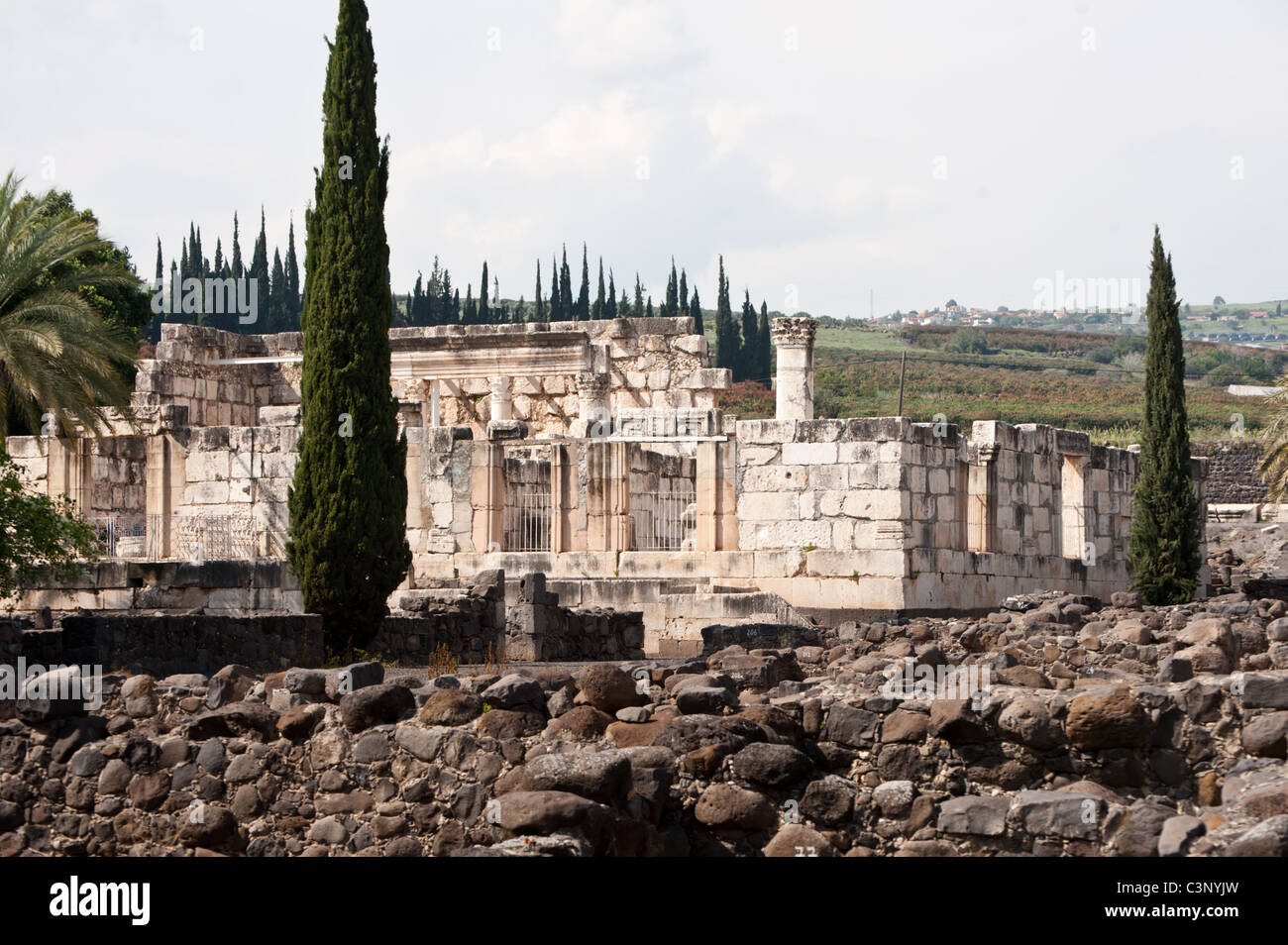 La Synagogue, 'white' site traditionnel du ministère de Jésus à Capharnaüm, sur les rives de la mer de Galilée dans le nord d'Israël. Banque D'Images