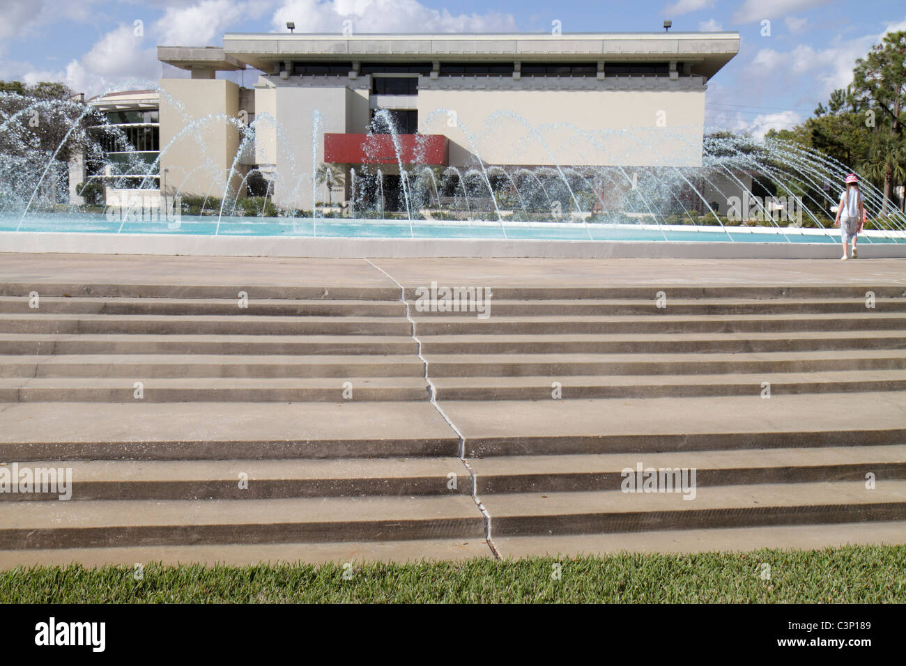 Lakeland Florida,Florida Southern College,Frank Lloyd Wright,architecture,architectural,design,influencé,bibliothèque,Water Dome,fontaine,Voyage des visiteurs Banque D'Images