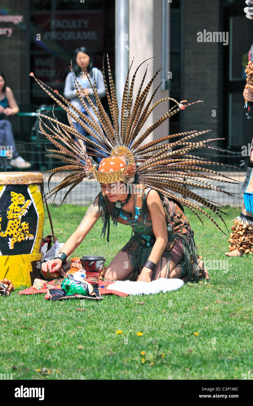 Native American danseur à Earthstock Festival, Stony Brook University, Long Island, NY Banque D'Images