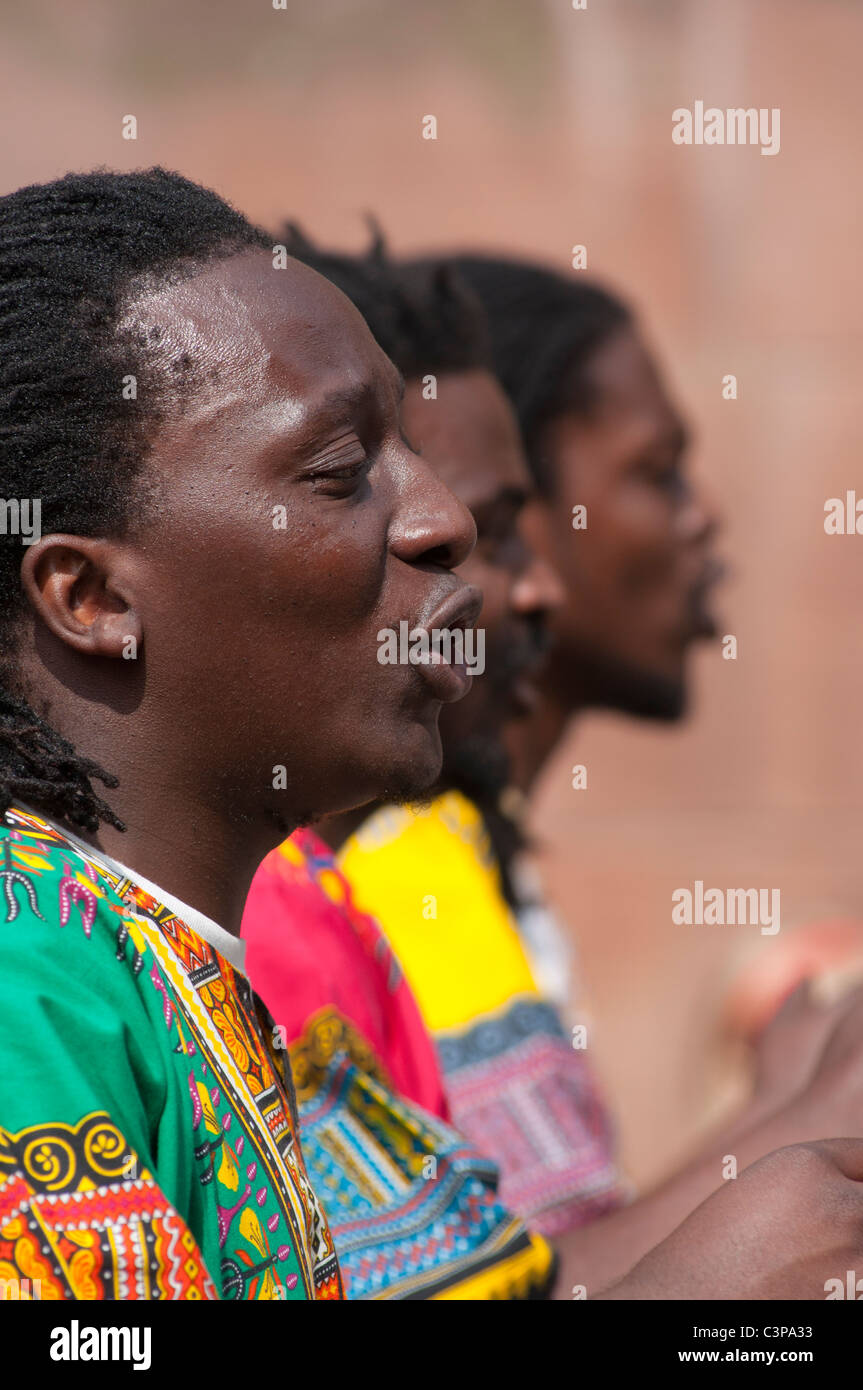 Zimbabwe Le chant des artistes à Chester, en Angleterre. Banque D'Images
