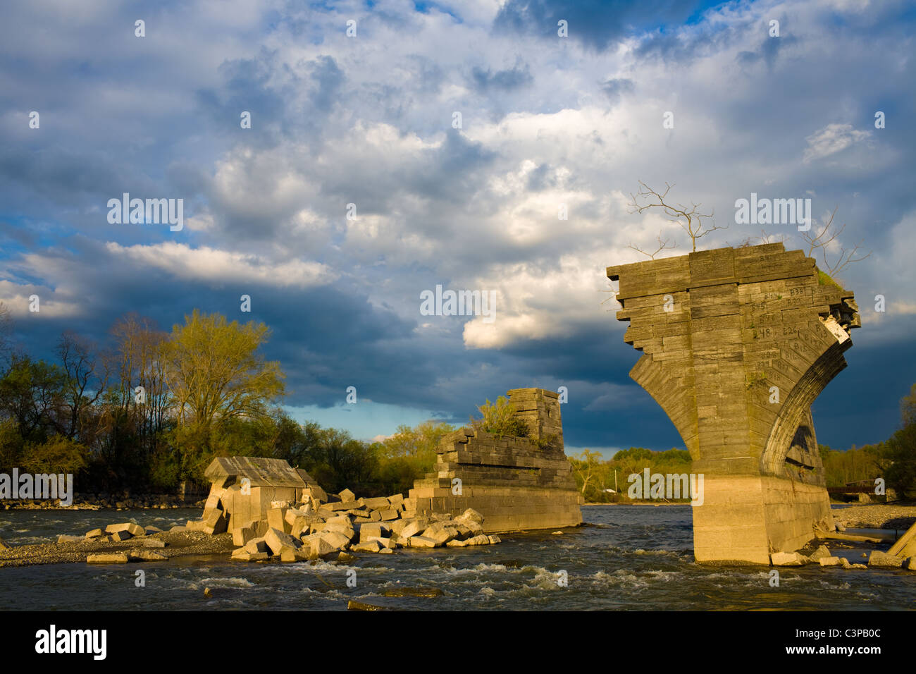 Ruines de l'Aqueduc de Schoharie, Erie Canal, près d'Amsterdam, la vallée de la Mohawk, l'État de New York Banque D'Images