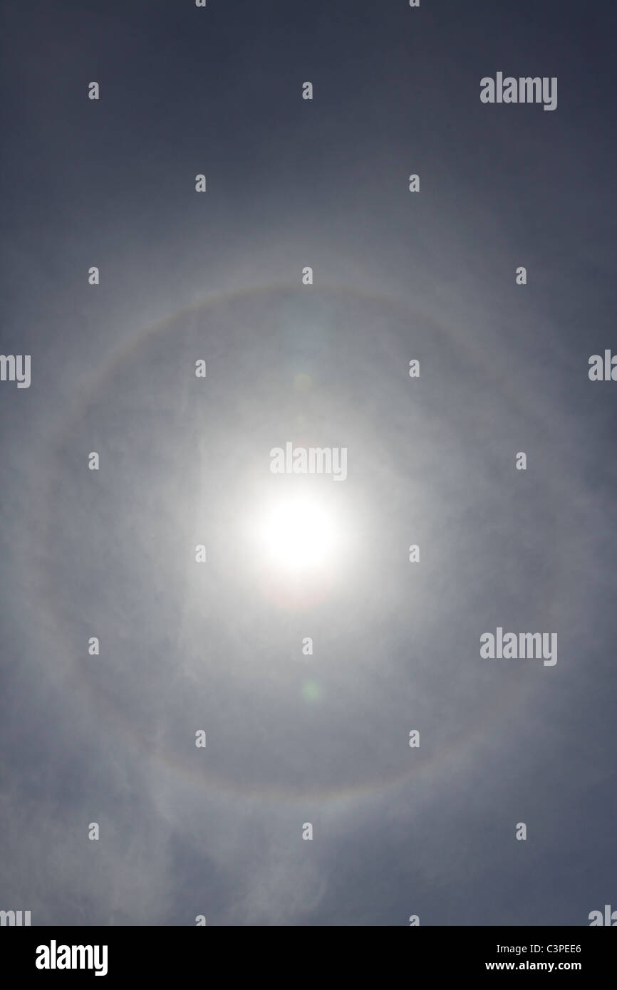 Un style halo aura autour du soleil. Banque D'Images