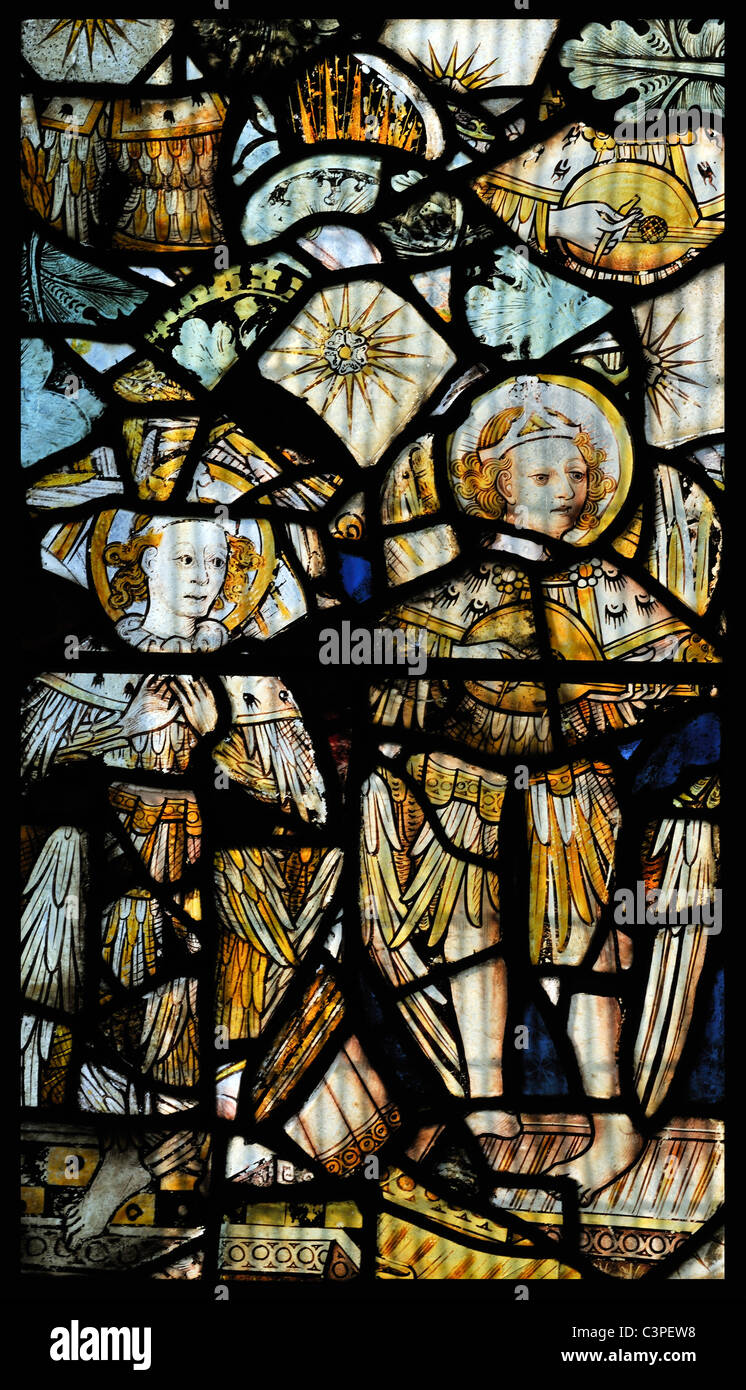 Vitrail médiéval dépeignant à plumes d'anges, balle, Norfolk, Angleterre Banque D'Images