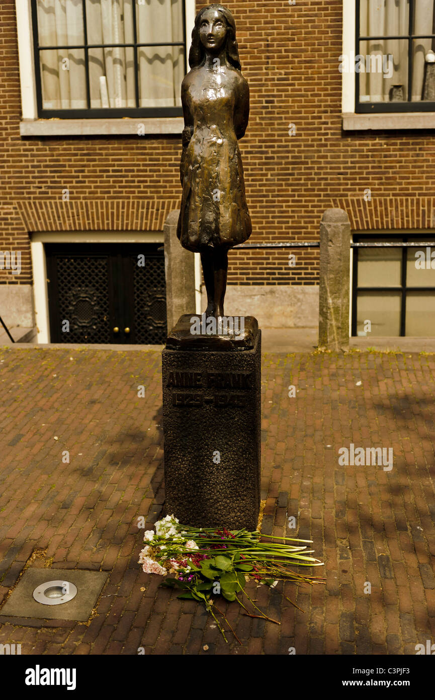 Statue d'Anne Frank à Amsterdam Banque D'Images