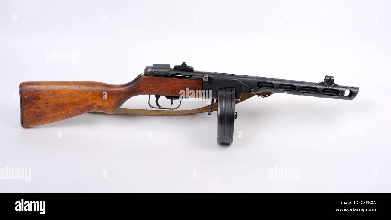 Fédération de Grande guerre patriotique (WW11) sub machine gun. 7.62mm PPSh 41 avec drum magazine.. Banque D'Images
