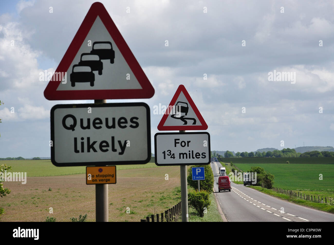 Sur un signe d'attente303 près de Stonehenge, la plaine de Salisbury, Wiltshire, Angleterre, Royaume-Uni Banque D'Images
