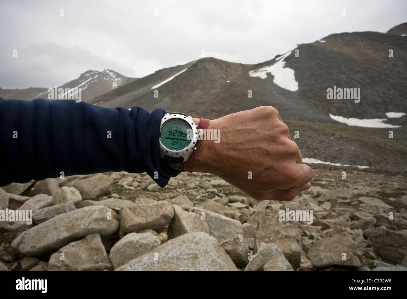 Route de Leh vers la vallée de Nubra, par route, à haute altitude, la Wari au Ladakh, Inde. Banque D'Images