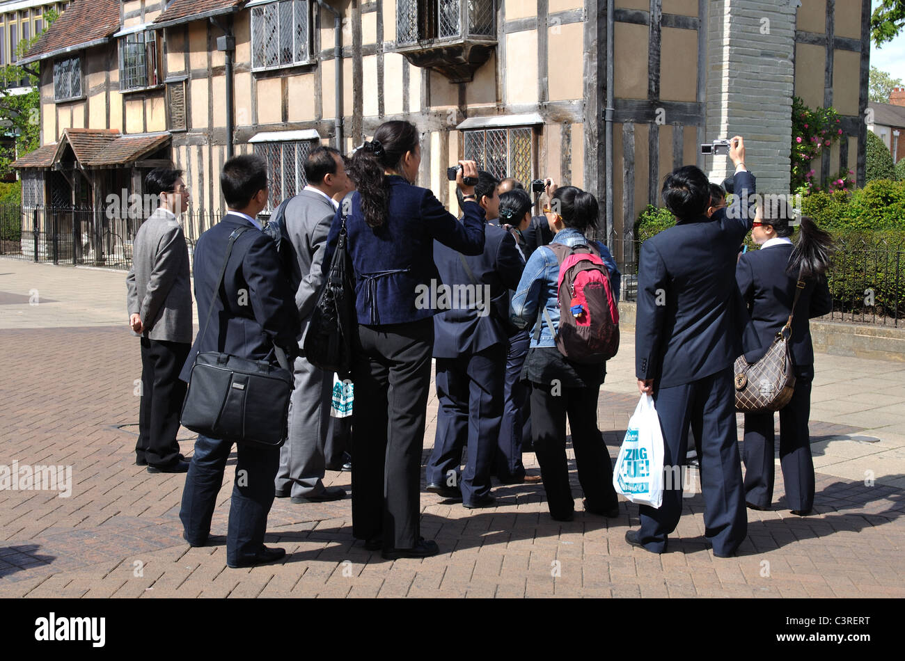 Un groupe de touristes chinois à Stratford-upon-Avon, Royaume-Uni Banque D'Images