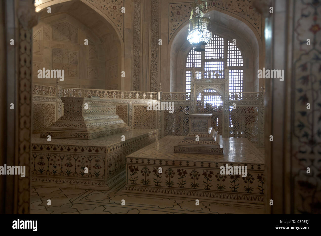 L'intérieur du Taj Mahal tombes de Shah Jahan et Mumtaz, Agra, Uttar Pradesh, Inde Banque D'Images