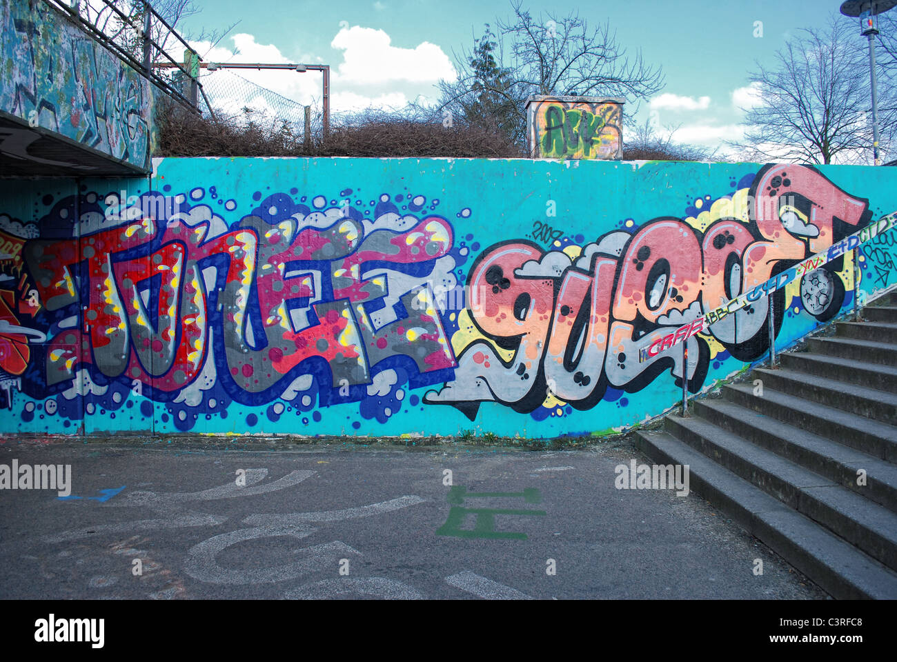 Graffiti sur un mur de béton à Kolding, Danemark Banque D'Images