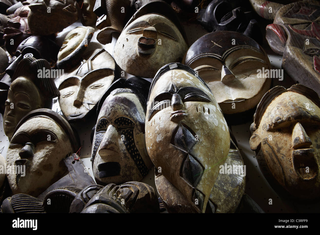 Variété de masques africains, close-up Banque D'Images