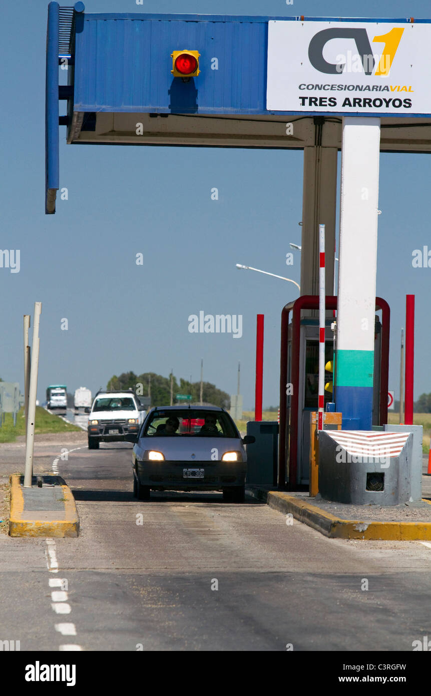 Les péages sont recueillis le long de la Route Nationale 3 dans la province de Buenos Aires, Argentine. Banque D'Images