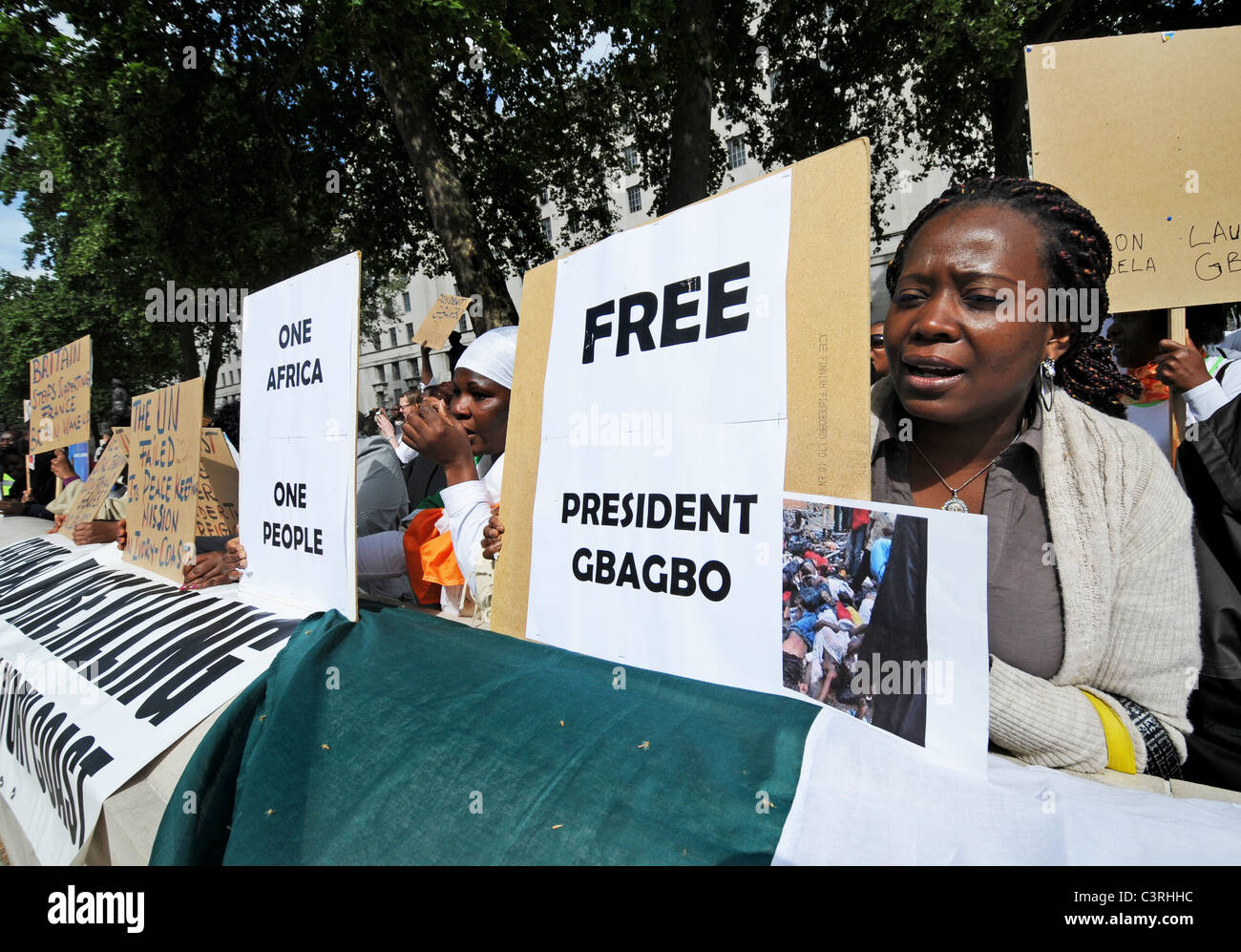 Le Président Gbagbo pro français protester contre l'ingérence de l'ONU et de l'élection, l'arrimage et la création d'une guerre civile en Côte d'Ivoire Banque D'Images