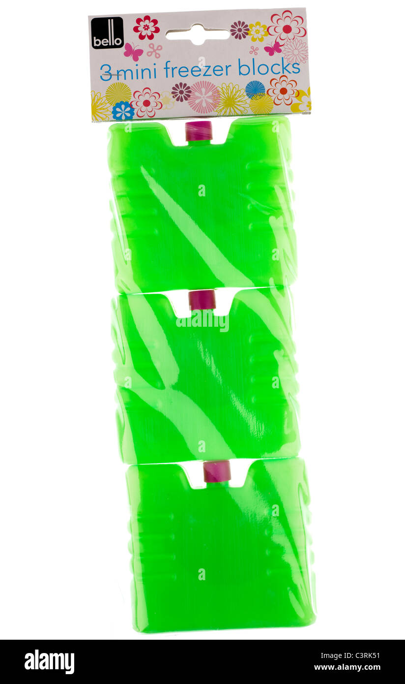 Trois Bello green mini congélateur en plastique blocs dans un sachet cellophane agrafés Banque D'Images