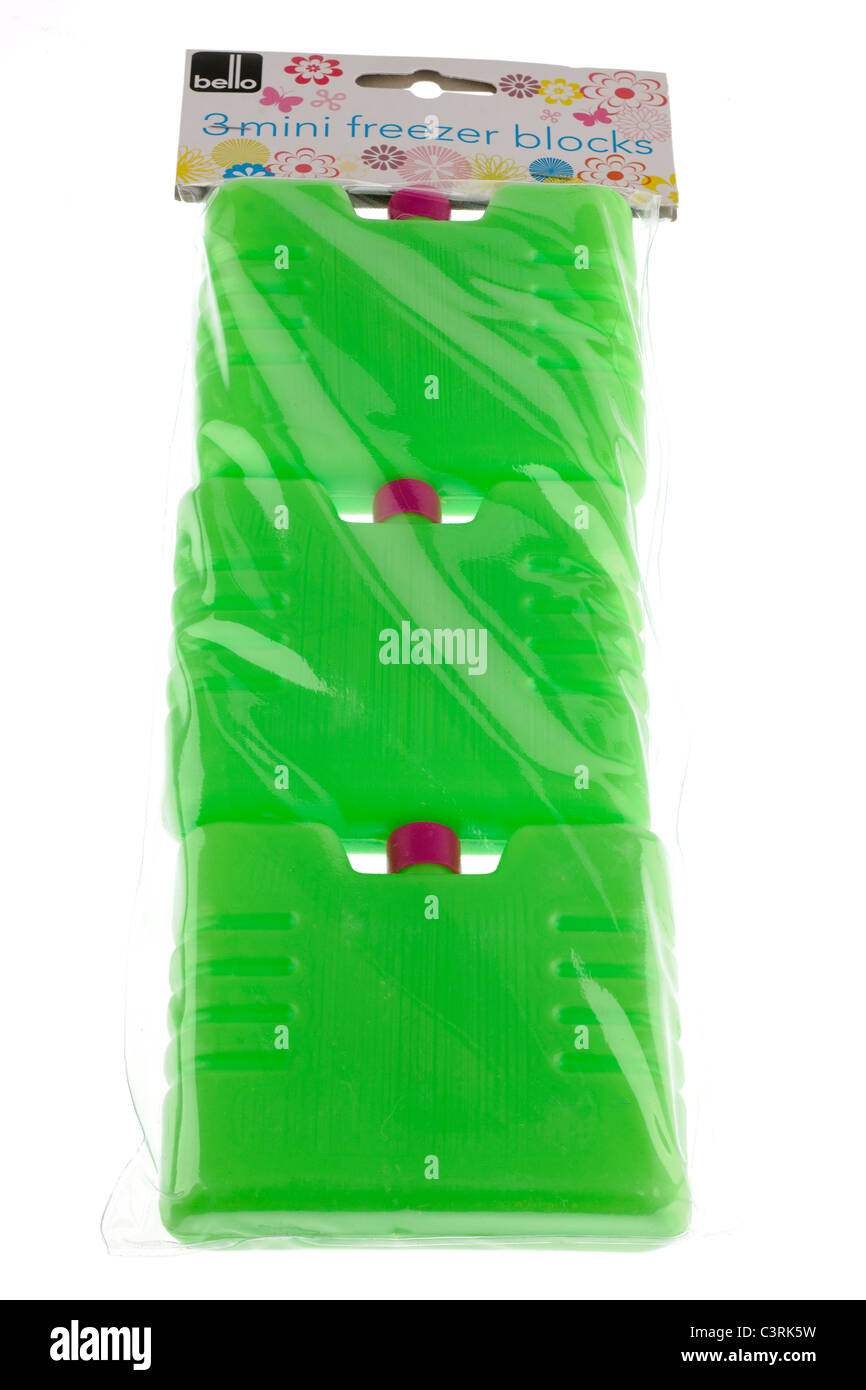 Trois Bello green mini congélateur en plastique blocs dans un sachet cellophane agrafés Banque D'Images