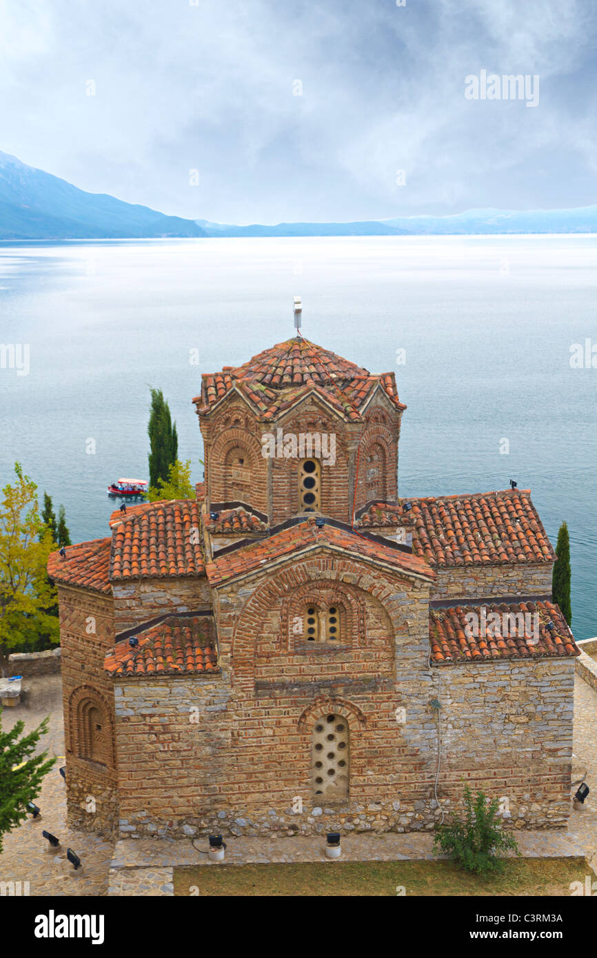 Historique Sainte Eglise de Saint John à Kaneo sur la côte du lac Ohrid en Macédoine Ohrid ville au coucher du soleil Banque D'Images