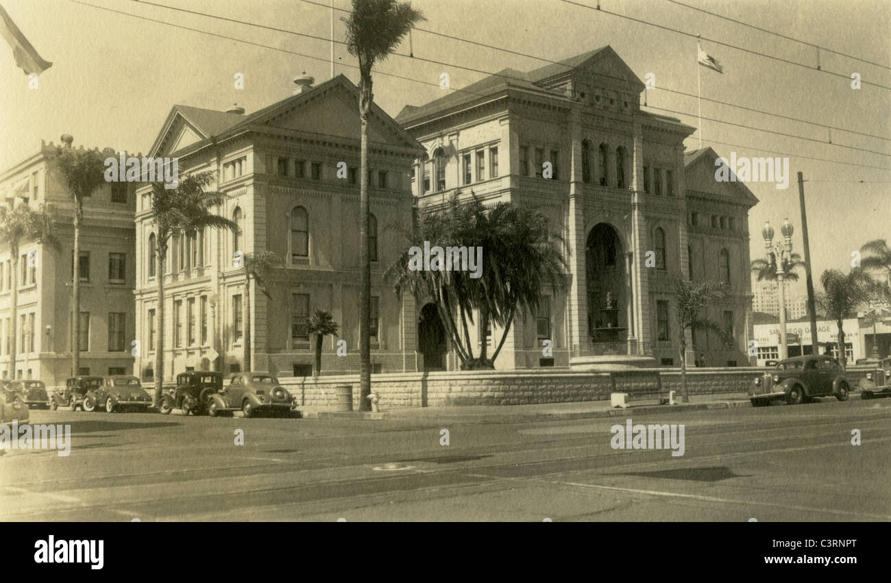 San Diego Californie 1940 palmiers construction de voitures 40s l'architecture en pierre d'un drapeau Banque D'Images