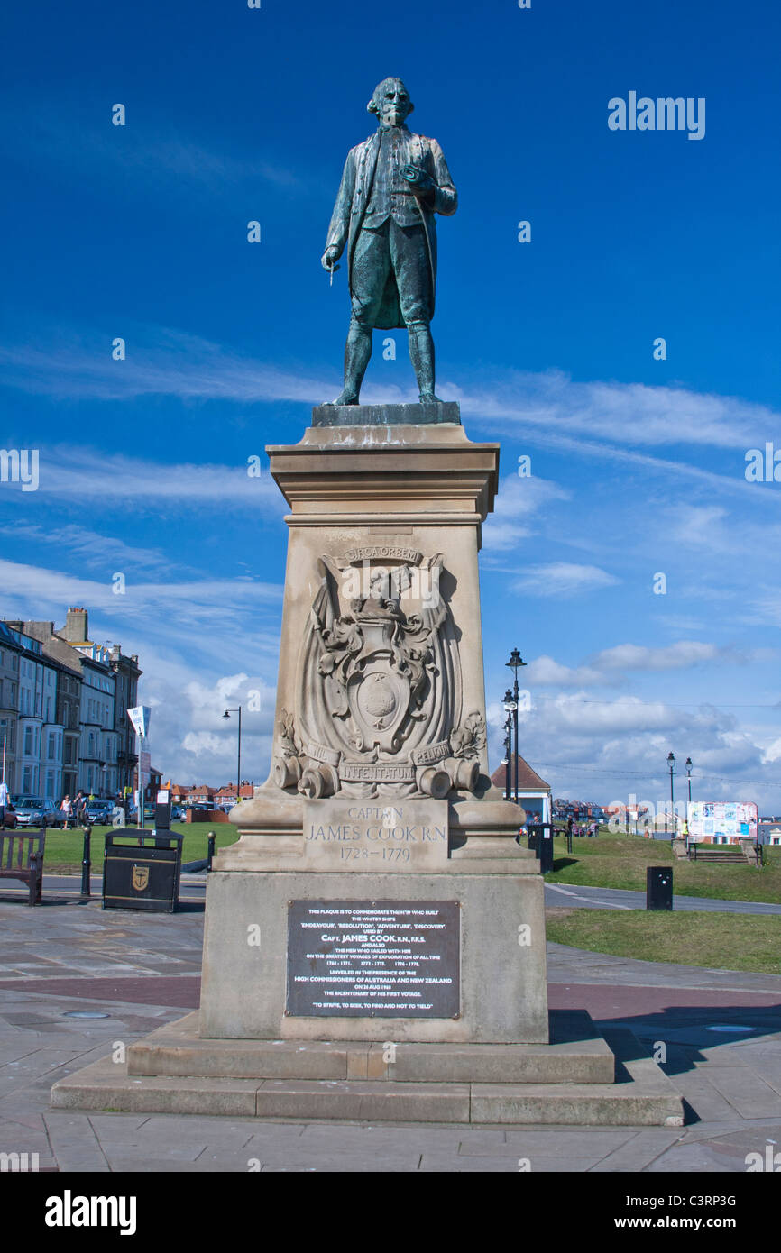 Le capitaine James Cook FRS RN Statue West Cliff Whitby Yorkshire Banque D'Images
